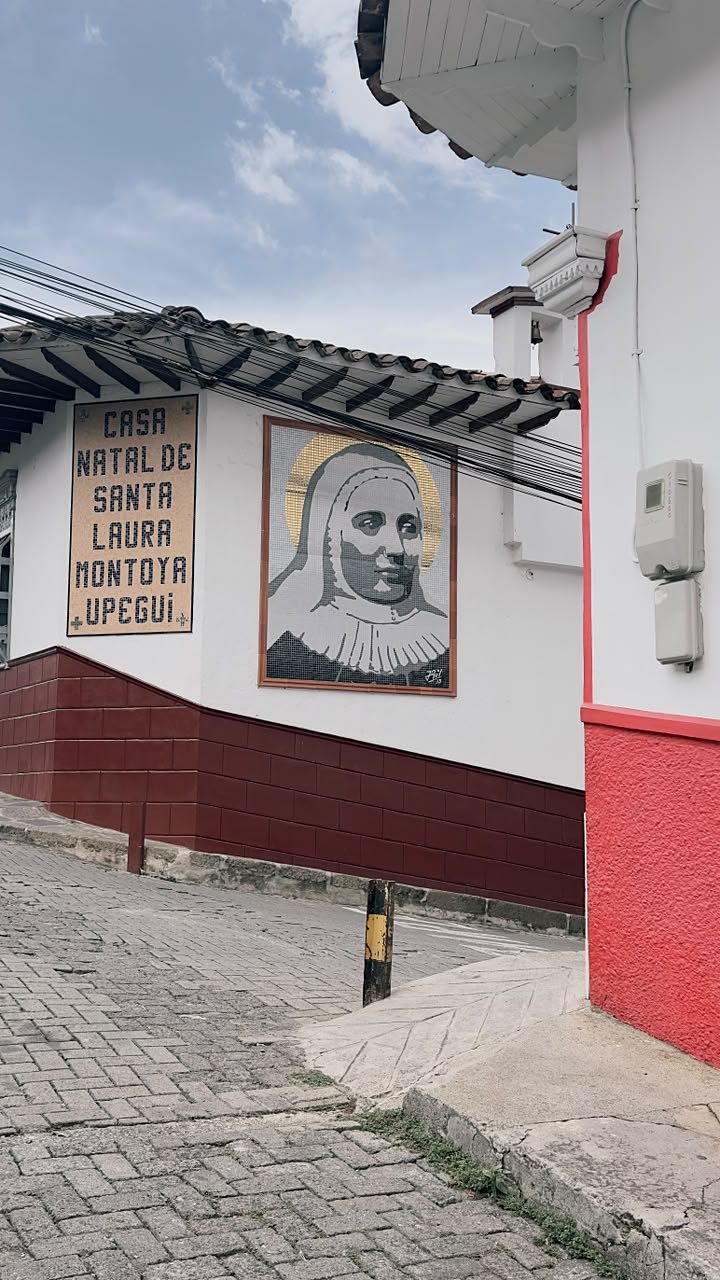 ⛪ Guatapé y los pueblos de Antioquia: color, historia y paisajes de postal. Desliza 👉 Un día perfecto fuera de la ciudad. 5