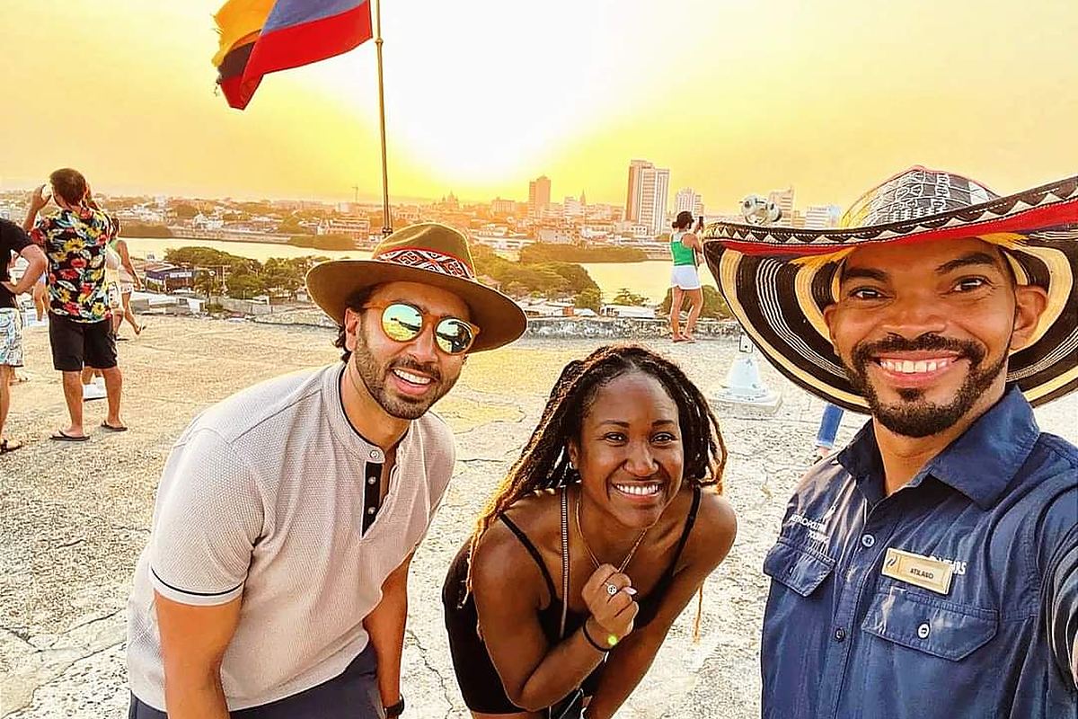 🌅 Atardeceres inolvidables en Cartagena con viajeros de todo el mundo.